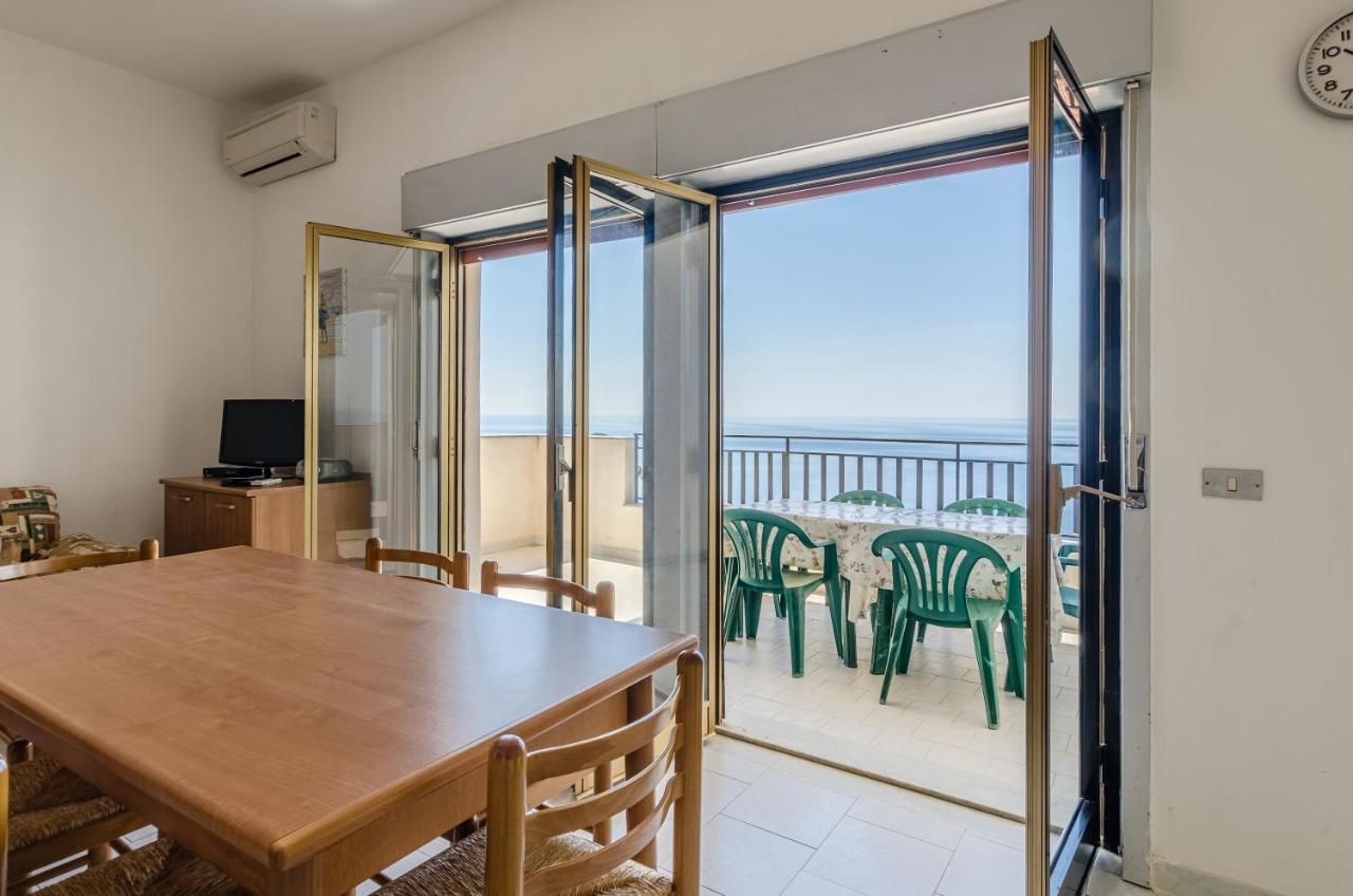 Appartement Casa Vacanze Andreana à Letojanni Extérieur photo